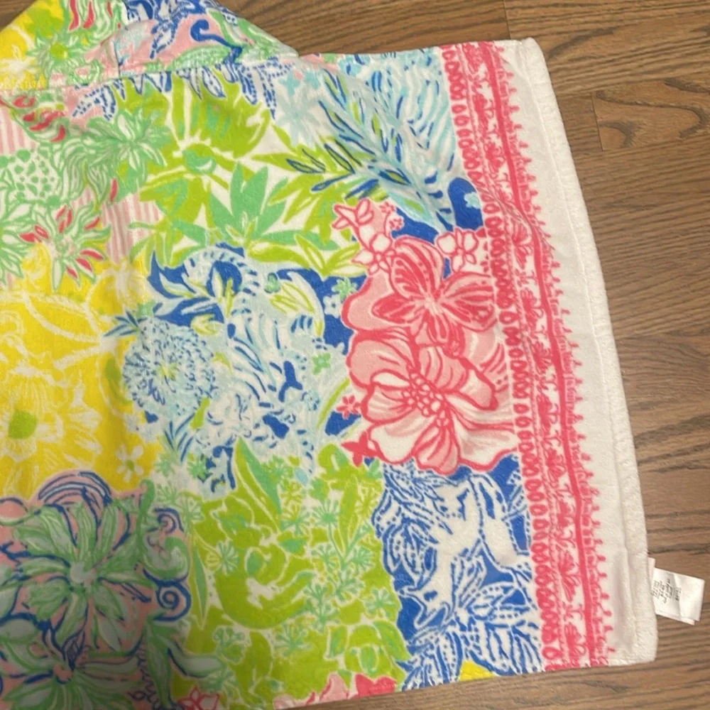 Pottery Barn Kids Lilly Pulitzer Floral Hooded Towel - Picture 4 of 6